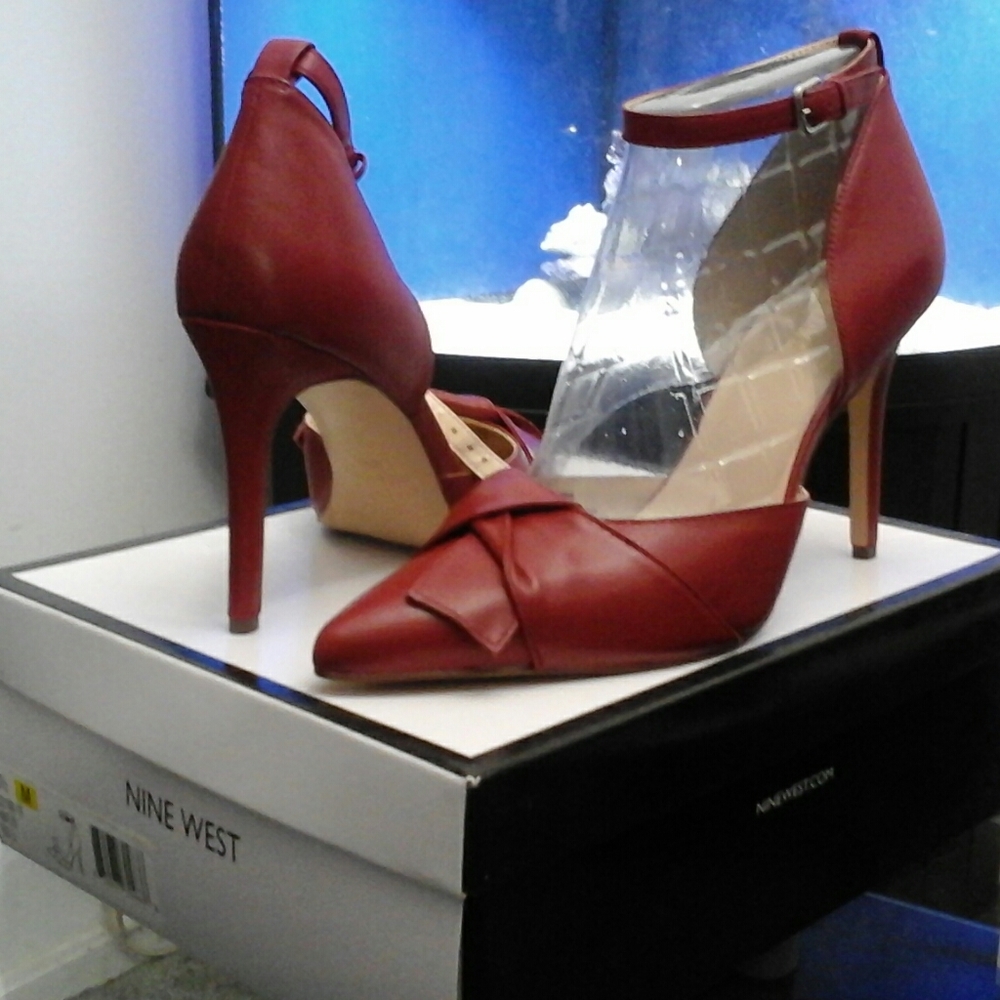 Heels - Picture 2 of 3